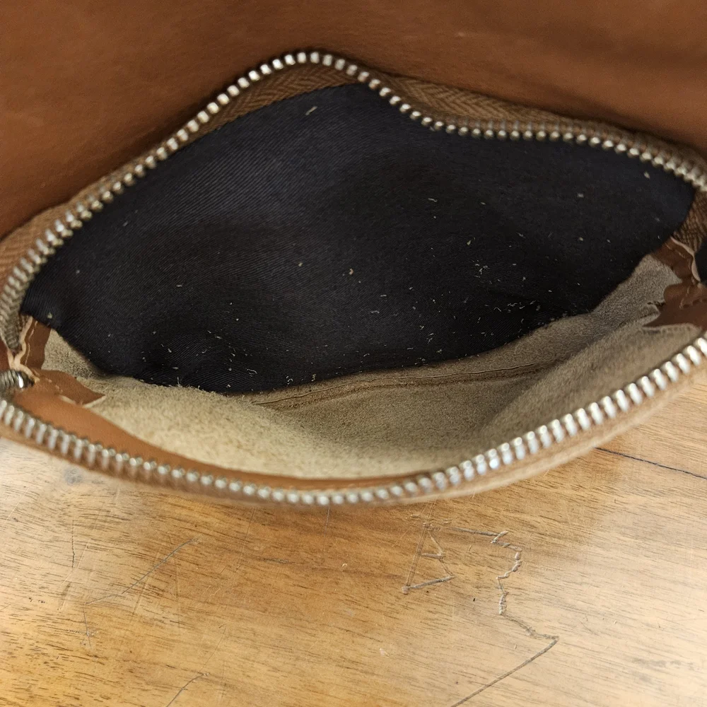 Ecco Brown Leather Crossbody‎ Purse Fabric Lined Outer And Inner Pockets